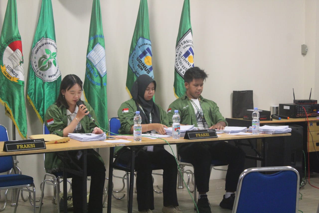 Presidium dan Fraksi Memperkenalkan Diri